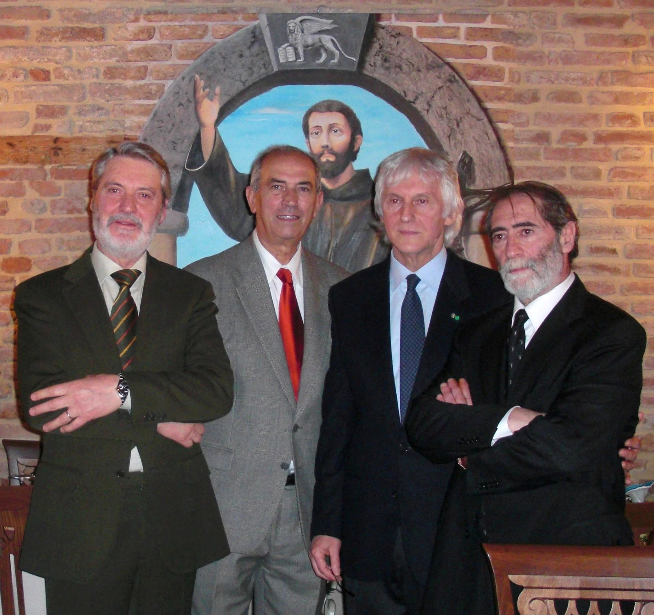 46-	26 dicembre 2013: Inaugurazione della nuova sede dello storico Ristorante veneziano L’Antica Sacrestia: davanti al mio quadro in Trompe-l’oeil eseguito in loco. Da sinistra Giuseppe Sansone, Direttore Amministrativo Emerito della Sovrintendenza d