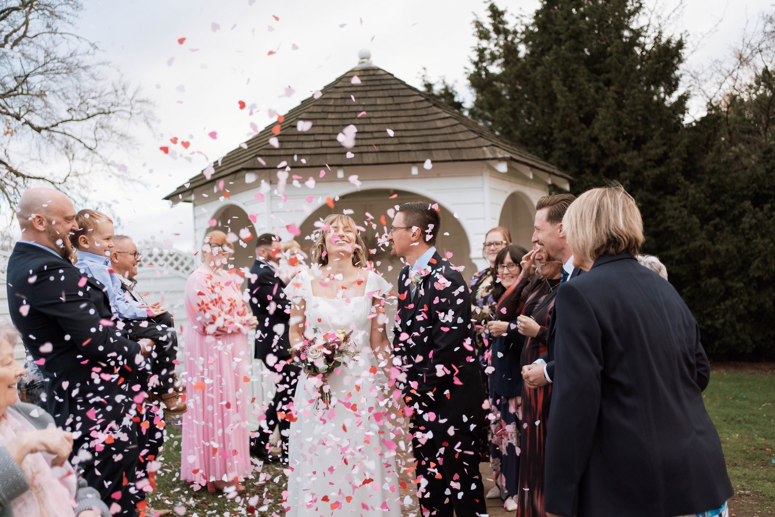 leicester registry office wedding confetti
