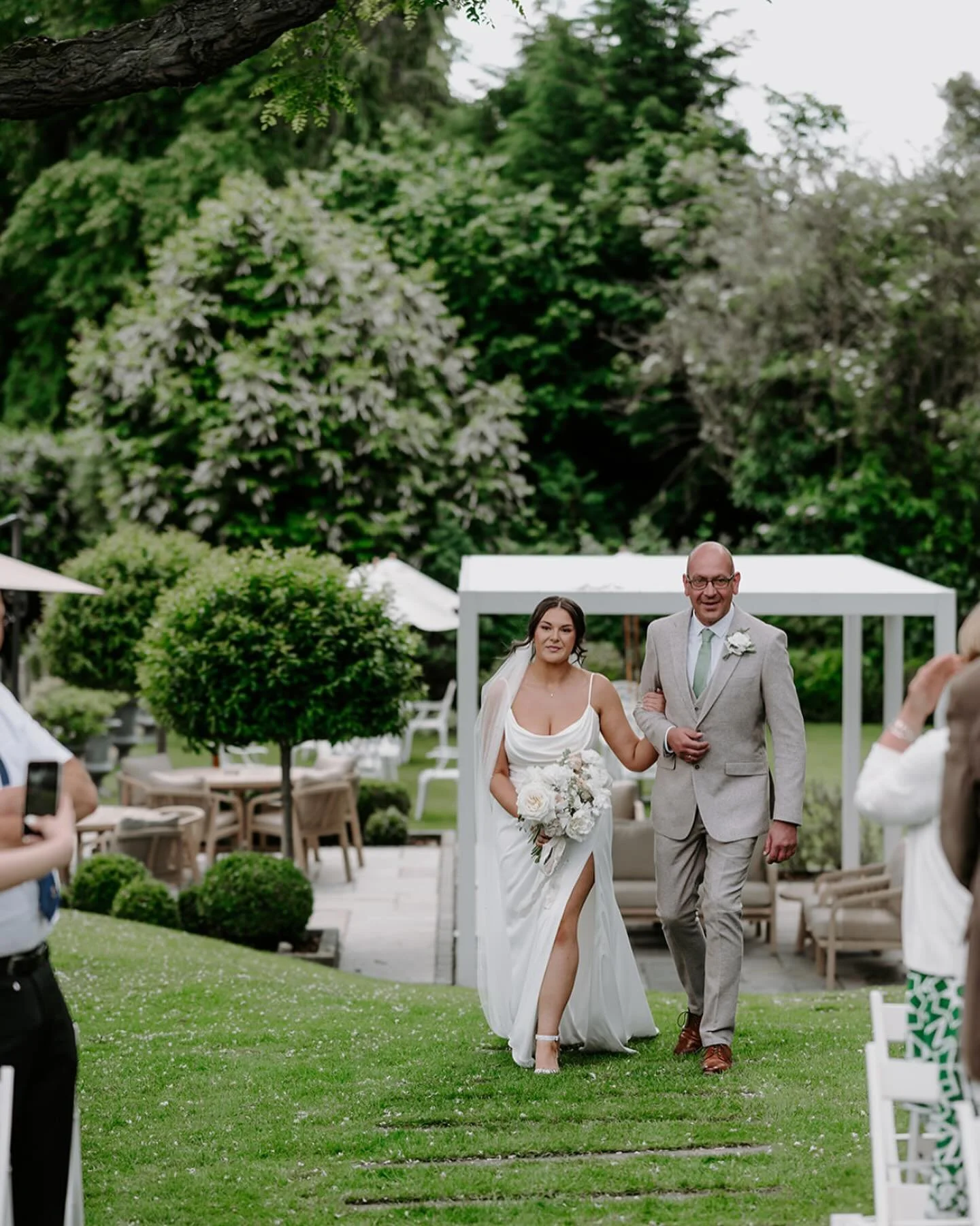 The beautiful Katie, entering her Swift era, looking like an absolute dream in the grounds of the ever gorgeous @vicarageboutique ✨

Shot by @sophieatkinsphoto for @natalielaurenphotography 

#gigilandbloom #womeninbusiness #womanownedbusiness #flori