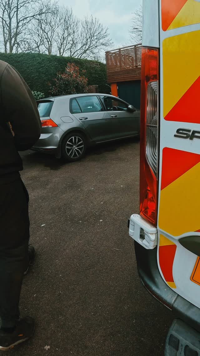 My first mobile service! Can't lie I'm really enjoying being on the road, offering convenience with no compromise! This MK7 Golf TDI now running better than ever after a fresh service with genuine parts 👌🏾
#alpha #autos #alphaautos #vehicle #maint