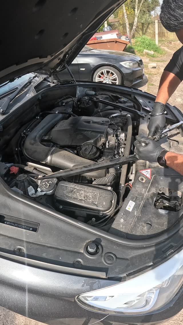 BMW 530d Rocker Cover and Gasket Replacement for the one and only @alverstokeautomotive
#alpha #autos #alphaautos #vehicle #maintenance #repair #bmw #bmwm #5series #mechanic #garage #workshop #mobilemechanic #fyp #asmr #satisfying #business #carsof