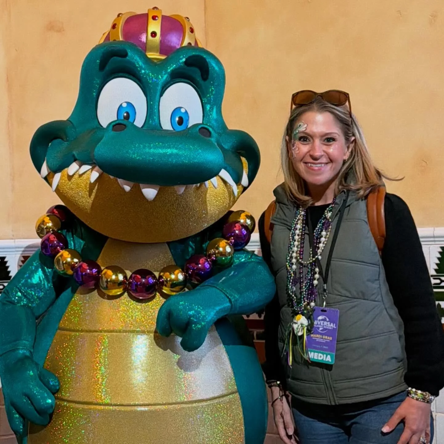 Mardi Gras at @universalorlando is one of my favorite annual theme park events for so many reasons &hellip; 🐊

You can catch beads, see a stunning parade, eat carnaval foods from around the world, watch concerts (on select nights), and more &mdash; 