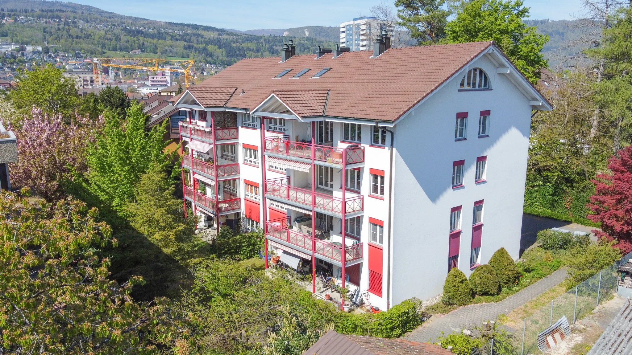 4½ Zimmer Eigentumswohnung und Einstellhallenplatz, Rainstrasse 45, 2503 Biel/ Bienne