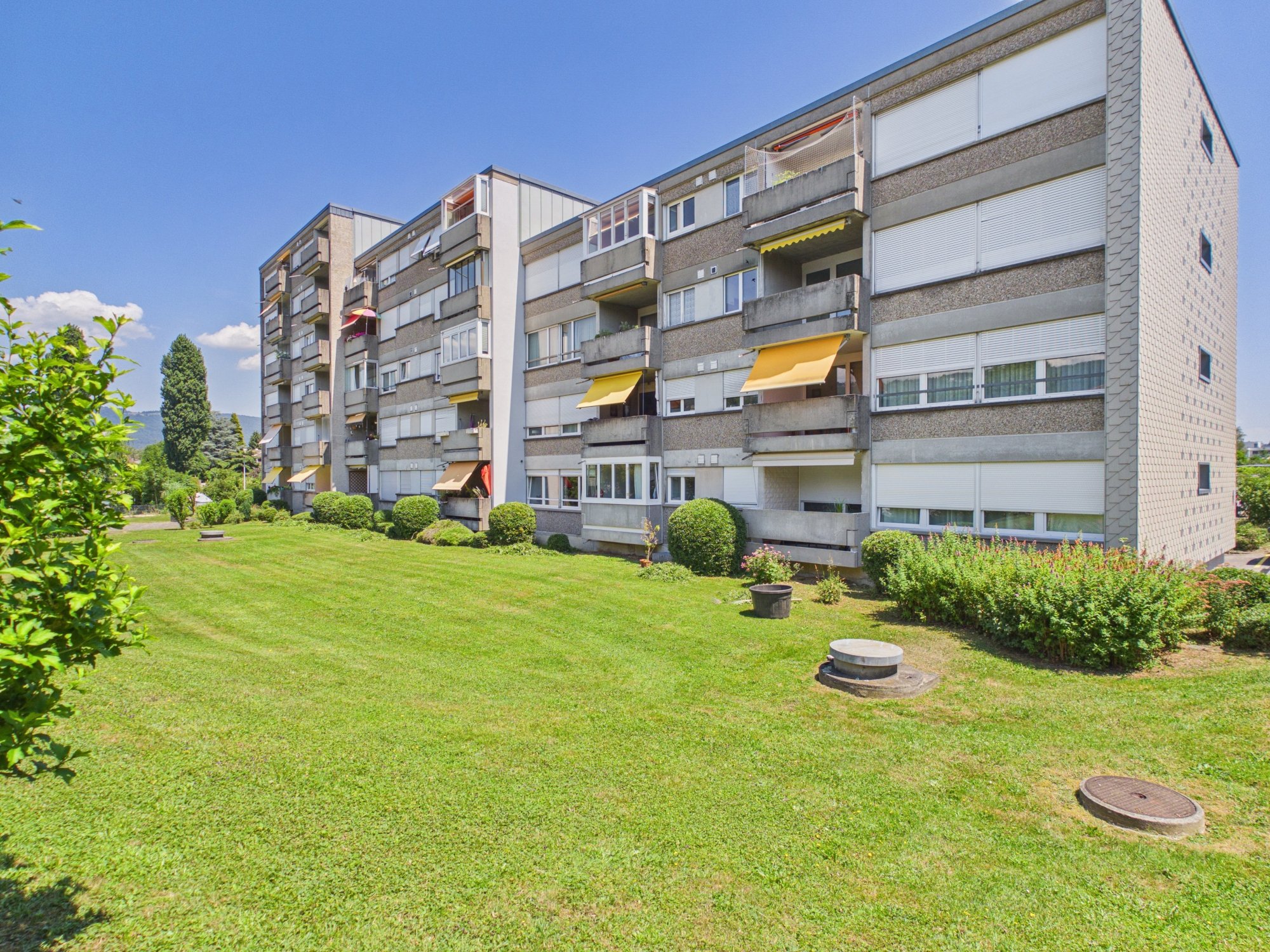 4½ Zimmerwohnung / 2 Einstellhallenplätze / 1 Parkplatz