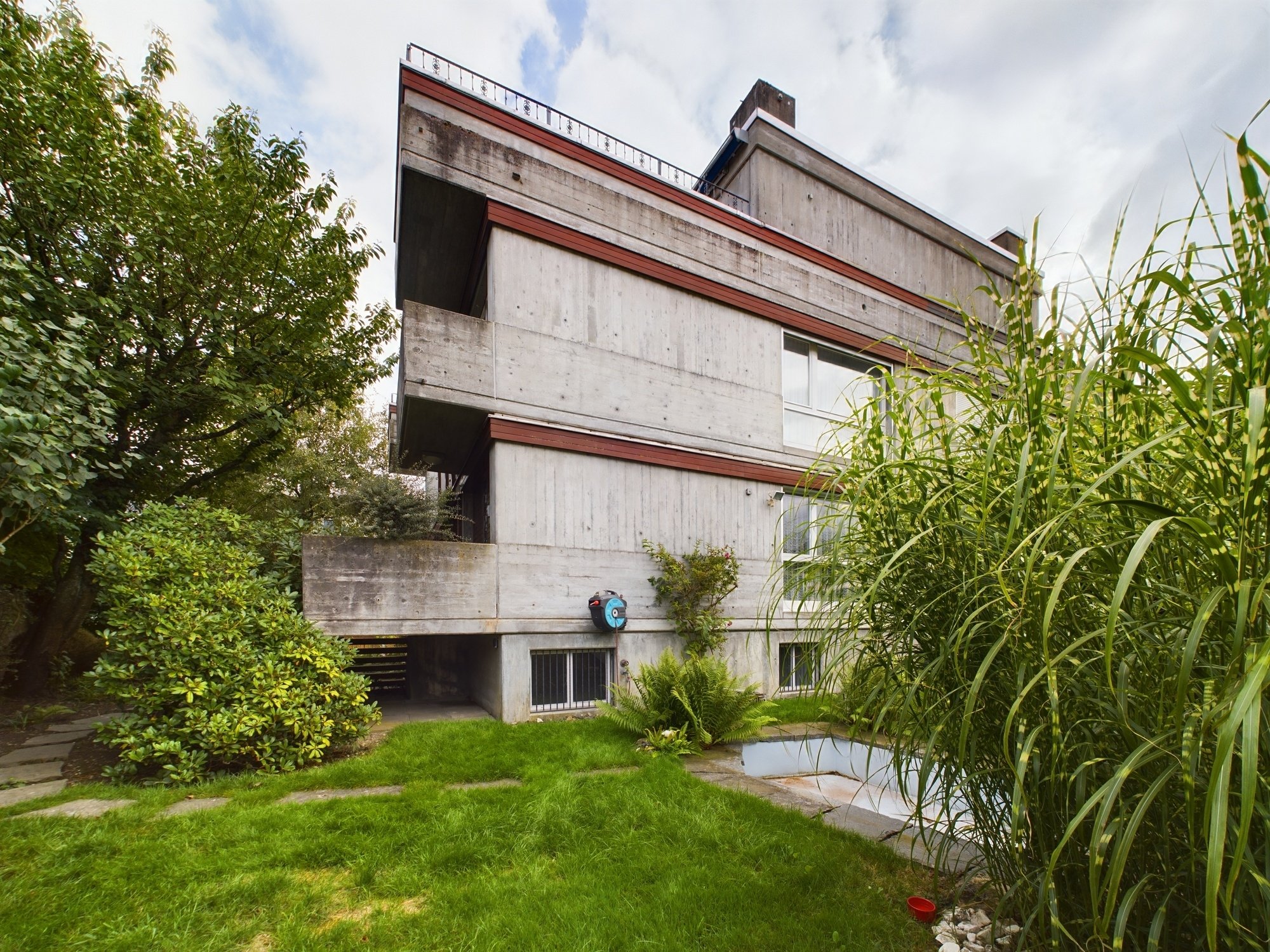 Verkauf 2025 Doppeleinfamilienhaus mit Garten & Doppelgarage