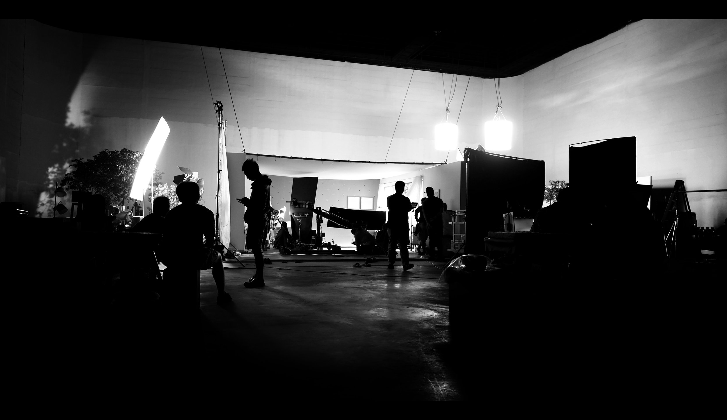 silhoutte-images-of-video-production-and-lighting-2022-11-01-02-34-04-utc.jpg