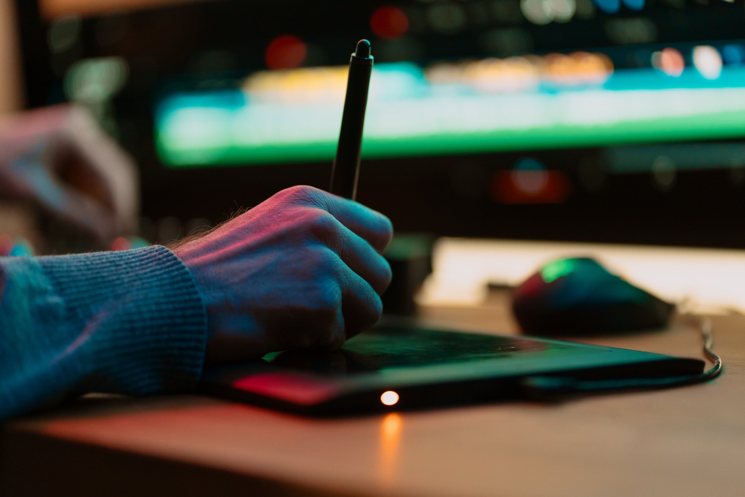 male-hand-video-editor-working-on-graphic-tablet-2021-09-01-10-46-00-utc.jpg