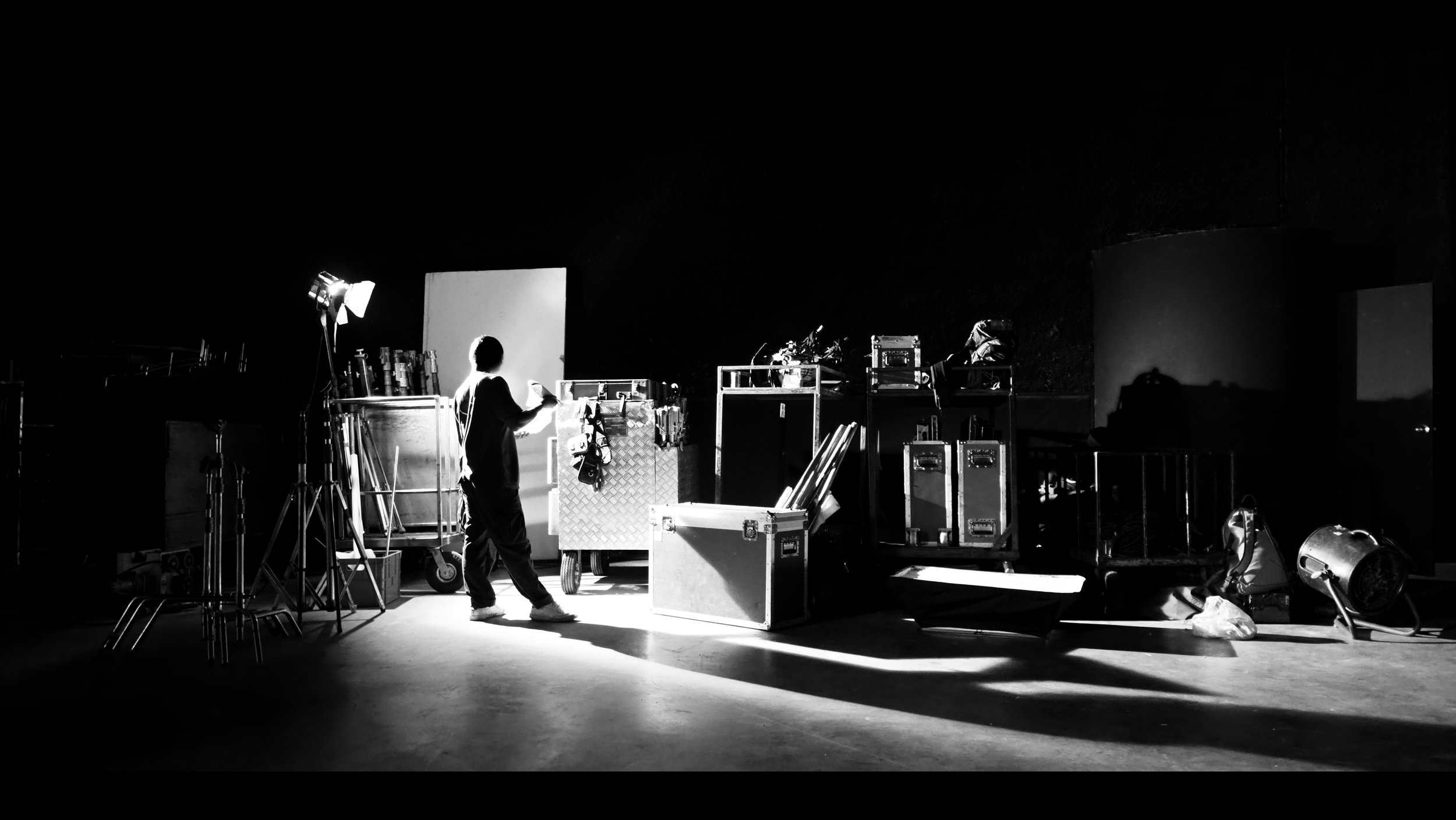 behind-the-shooting-of-video-online-commercial-pro-2022-11-01-02-34-00-utc.jpg