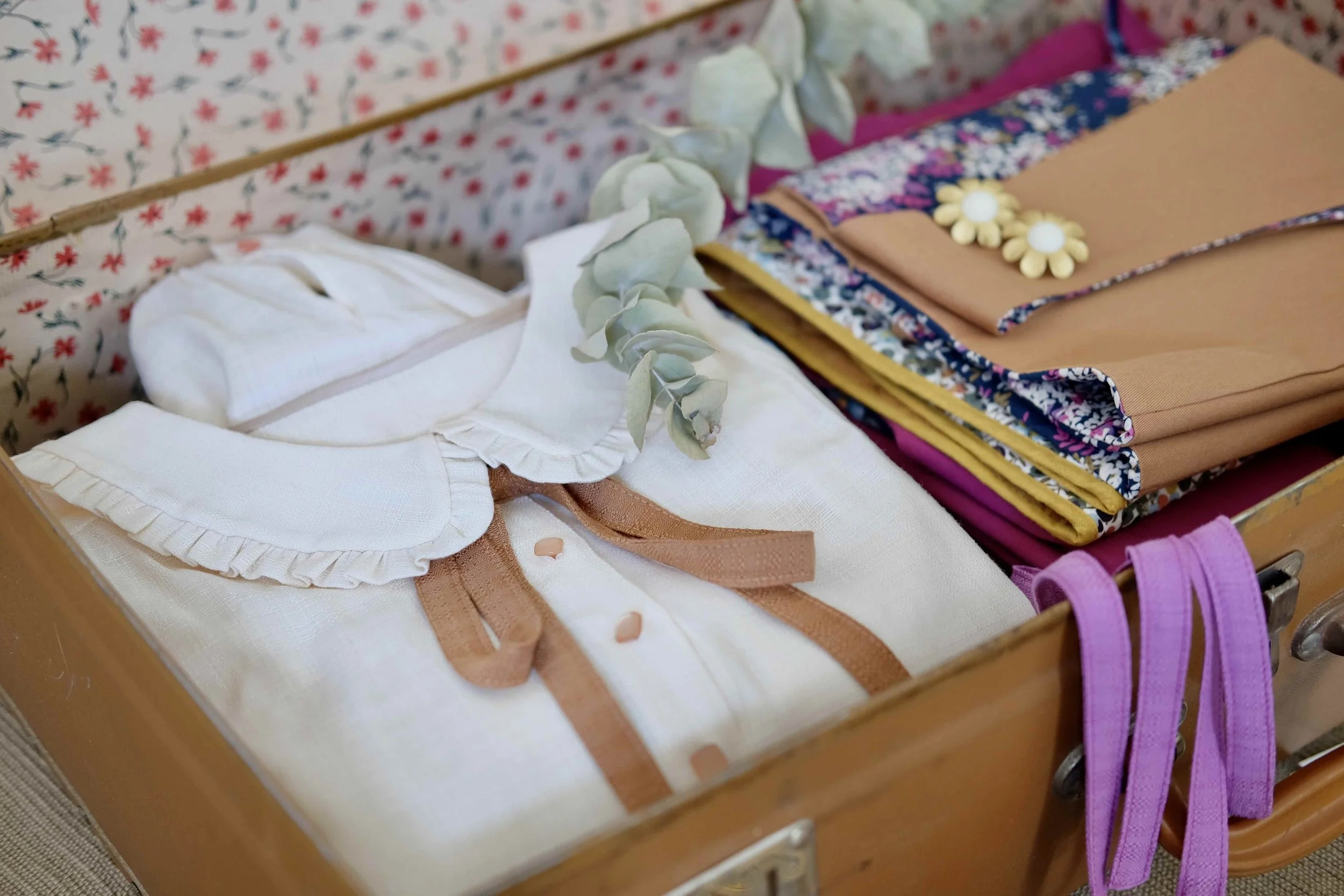 Alcuni progetti del libro Cuci il tuo armadio sostenibile - blusa Victoria e Gilet Rio Grande