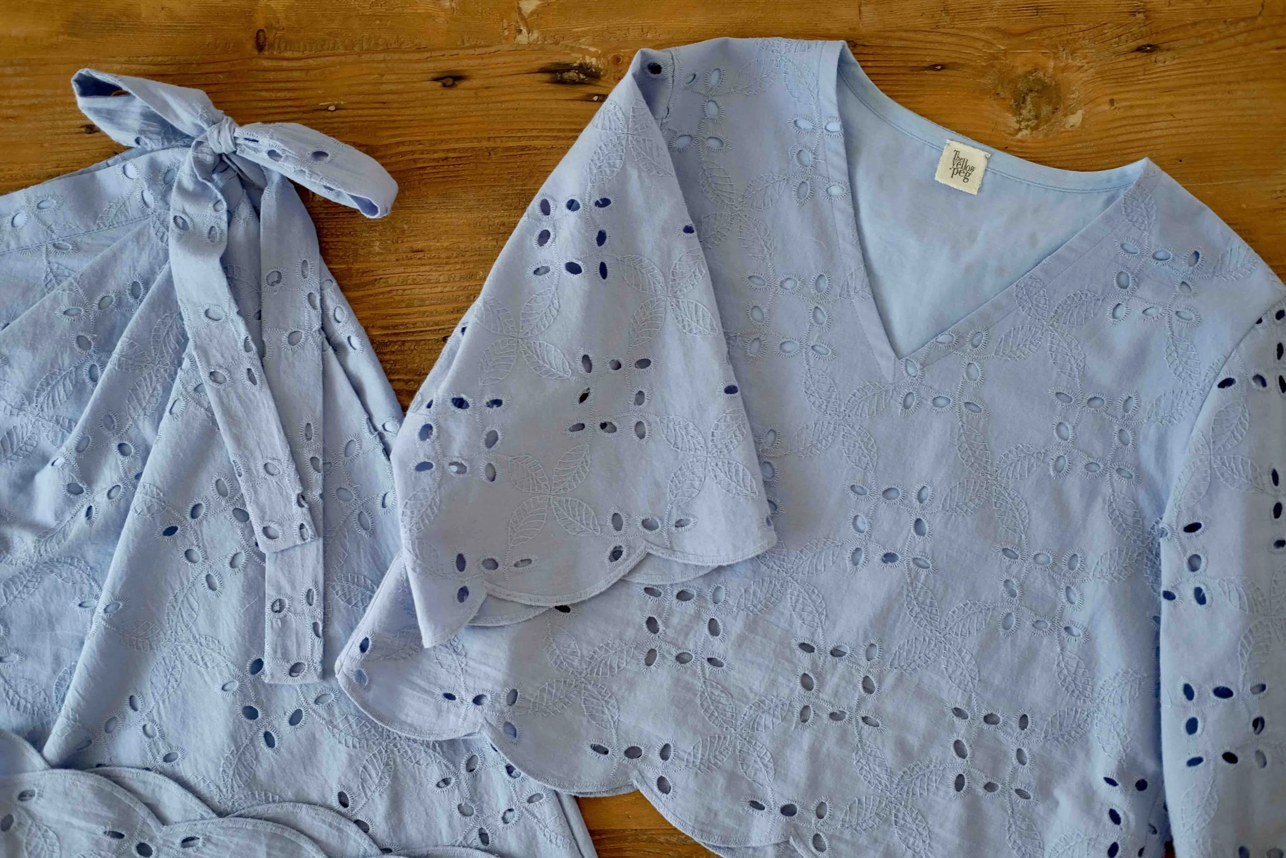 Blusa e pareo in Sangallo - copricostume fai da te