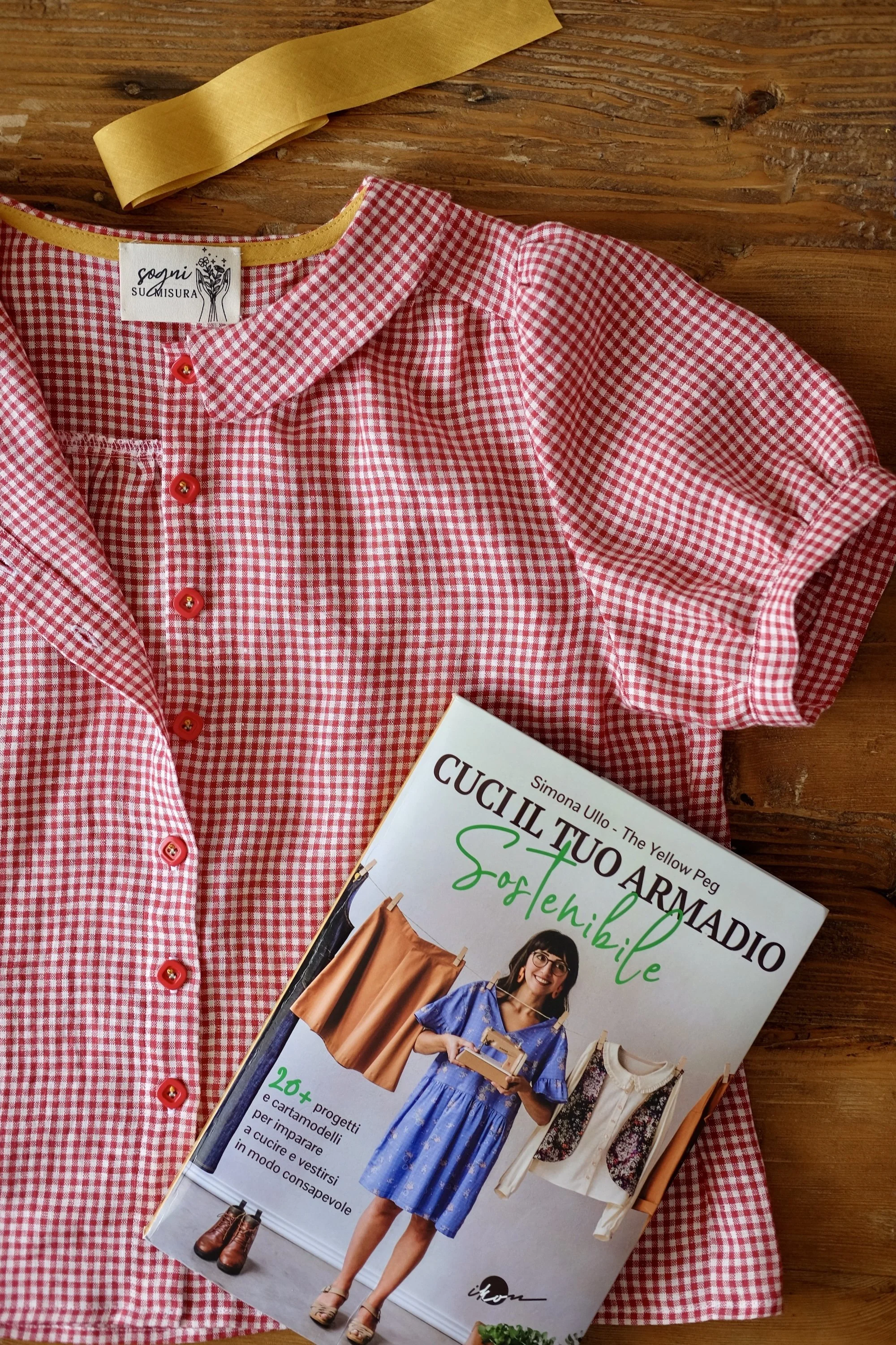 Blusa Victoria con nastro in sbieco applicato al girocollo