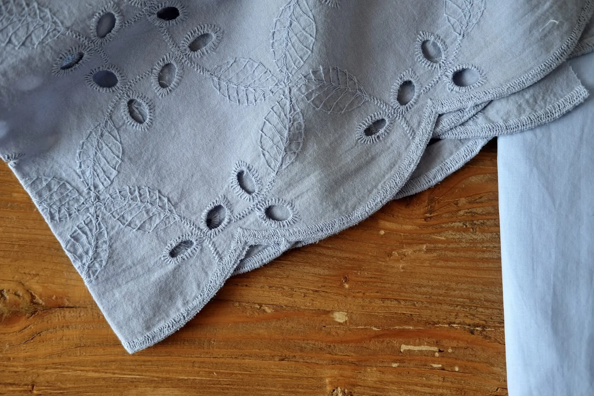 Tessuto Sangallo per copricostume fai da te foderato