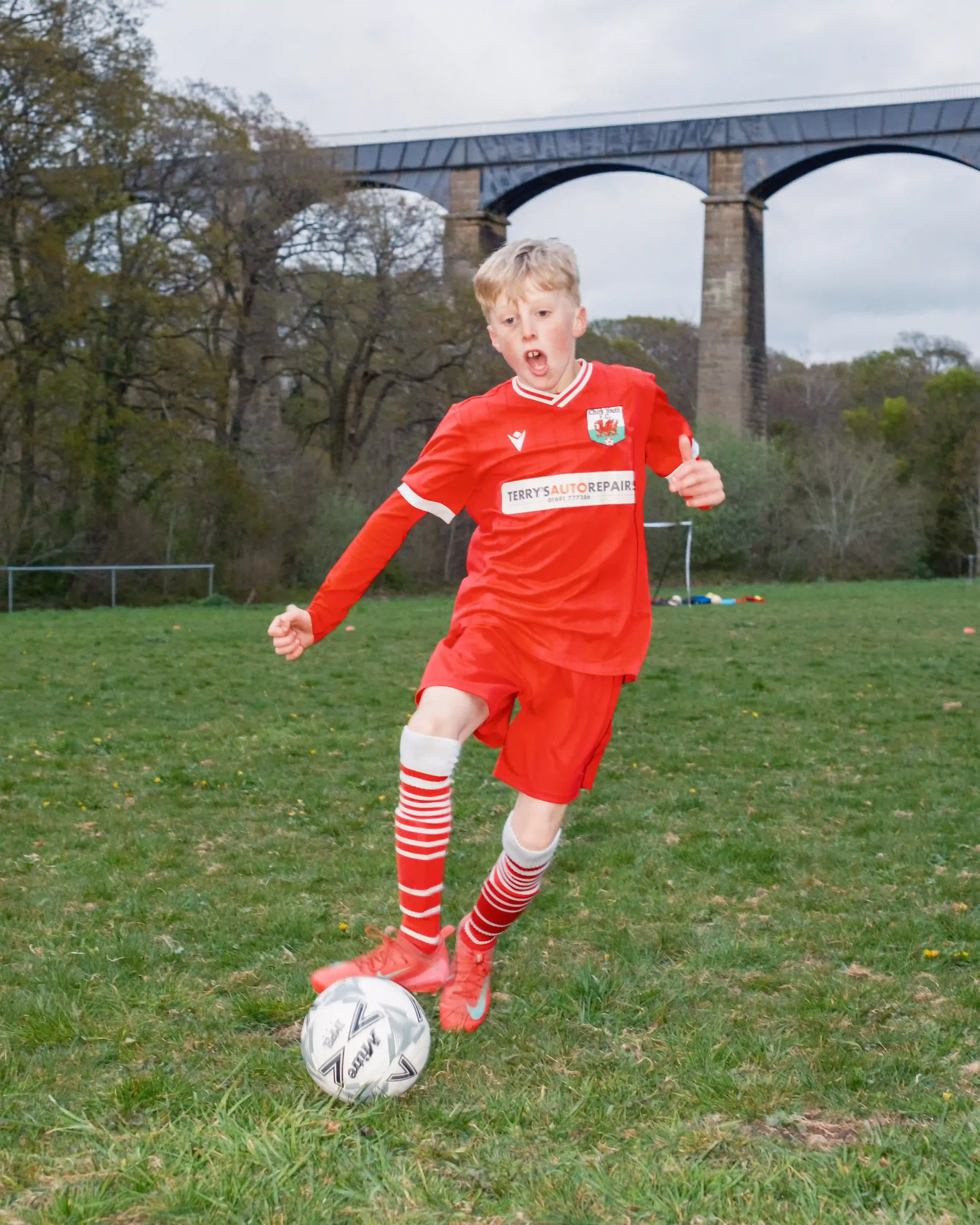 matthew-morgan-chirk-youth-fc-action-dribble-aqueduct.webp