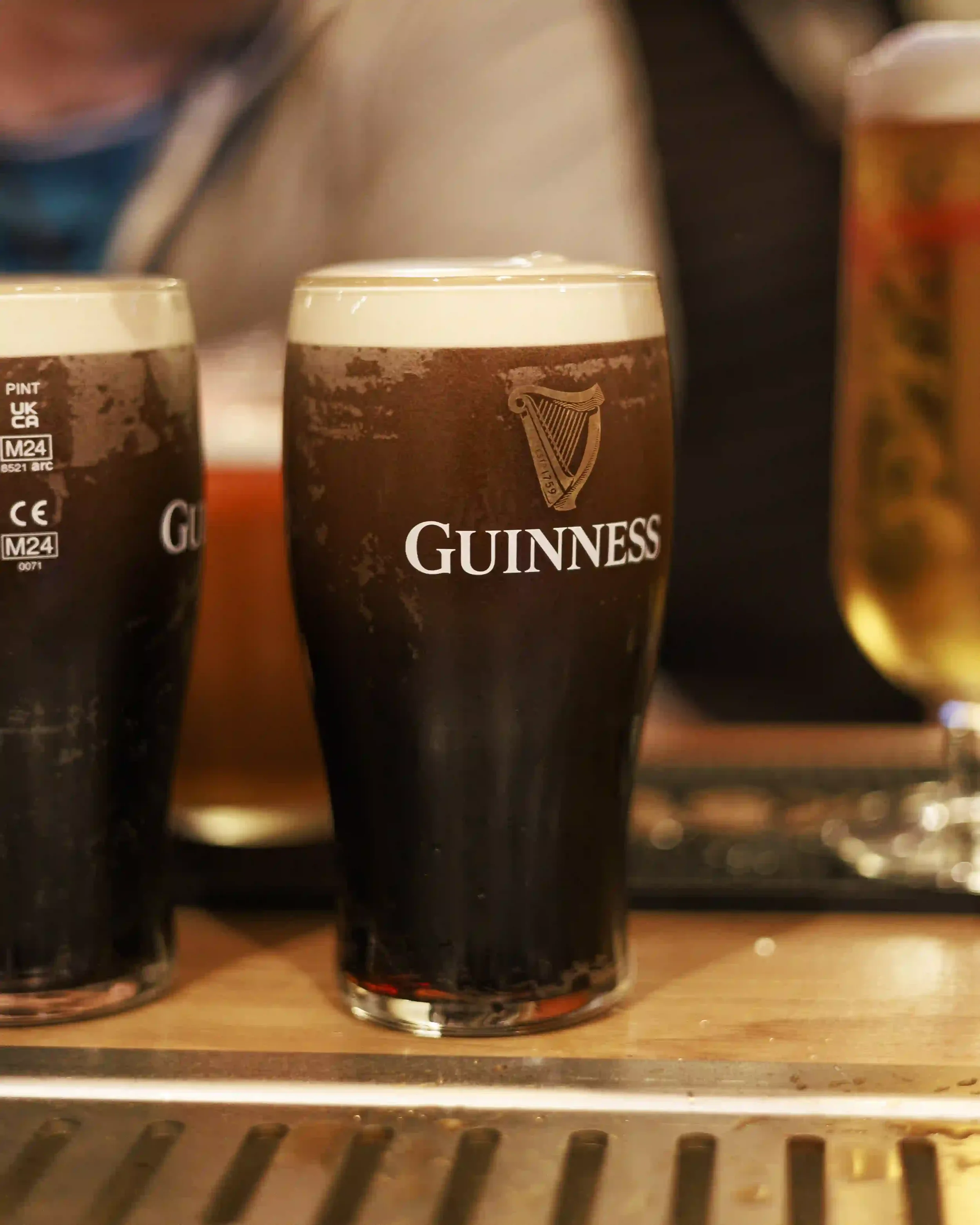 matthew-morgan-crown-inn-lea-guinness-detail.webp