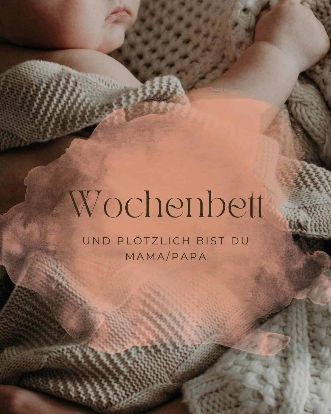 Wochenbett - und pl&ouml;tzlich bist du Mama/Papa

So romantisch das Wochenbett dargestellt wird, so anstrengend kann es sein. 

✨Schlafmangel 
✨K&ouml;rperumstellung 
✨neue Rolle
✨neue Aufgaben 
✨wenig Zeit f&uuml;r sich und dir Partnerschaft 

Umso
