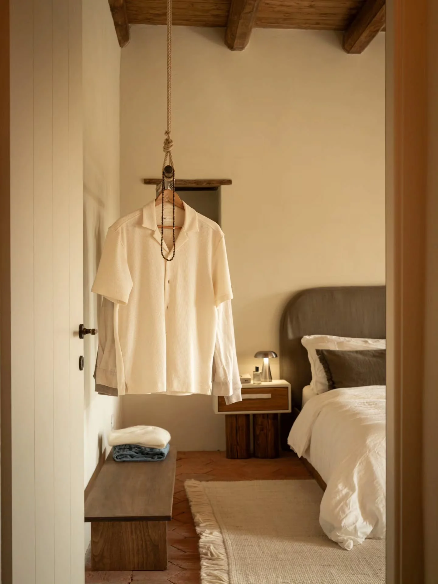 H O U S E T O U R (before pic's at the end)
Because i always think i share way to much and i always here some people from abroad have actually no idea how the first part of our house looks like at this moment... 

A carrousel because this gives you t