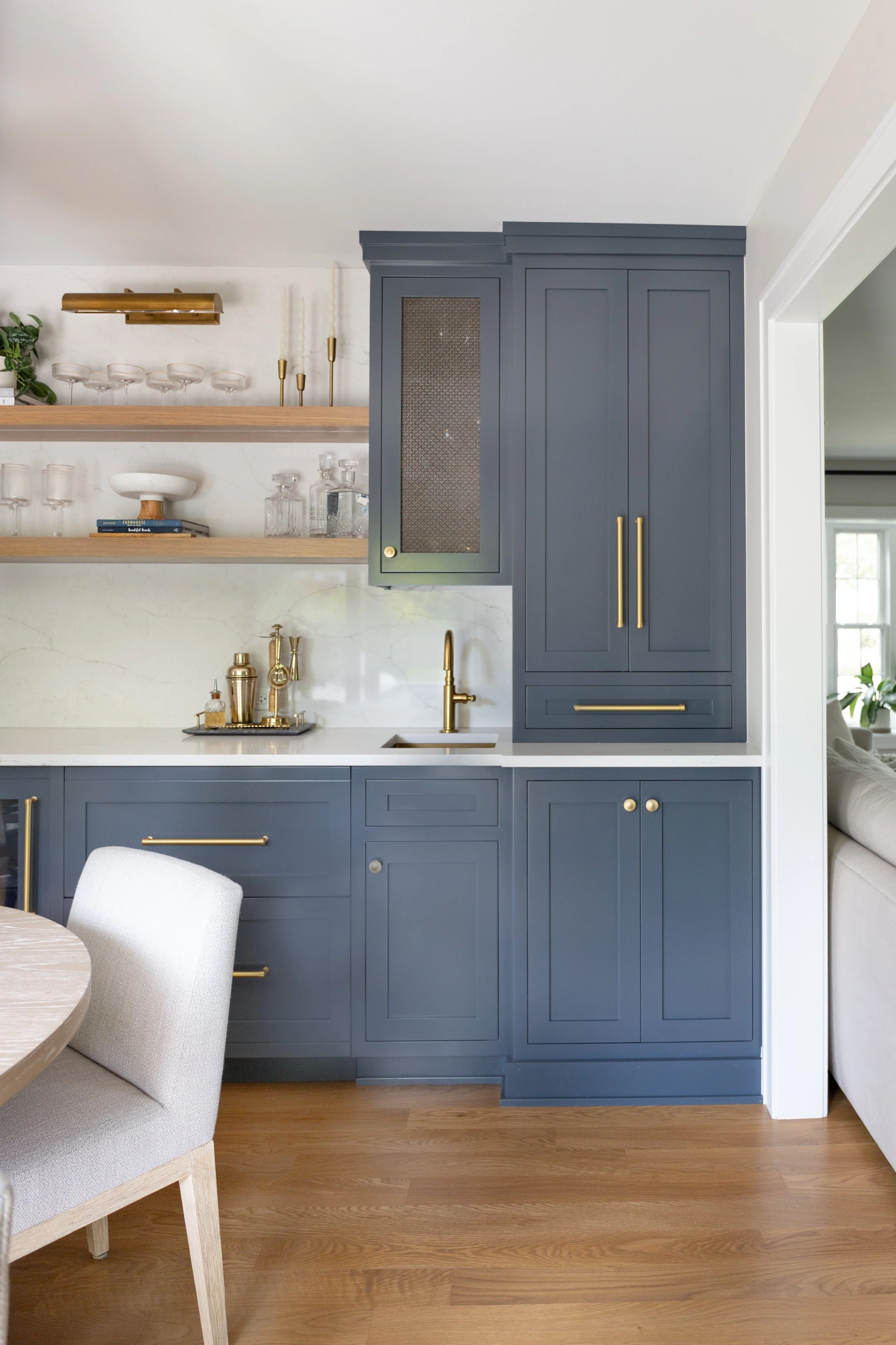 bar_cabinet_straight_tall.jpg