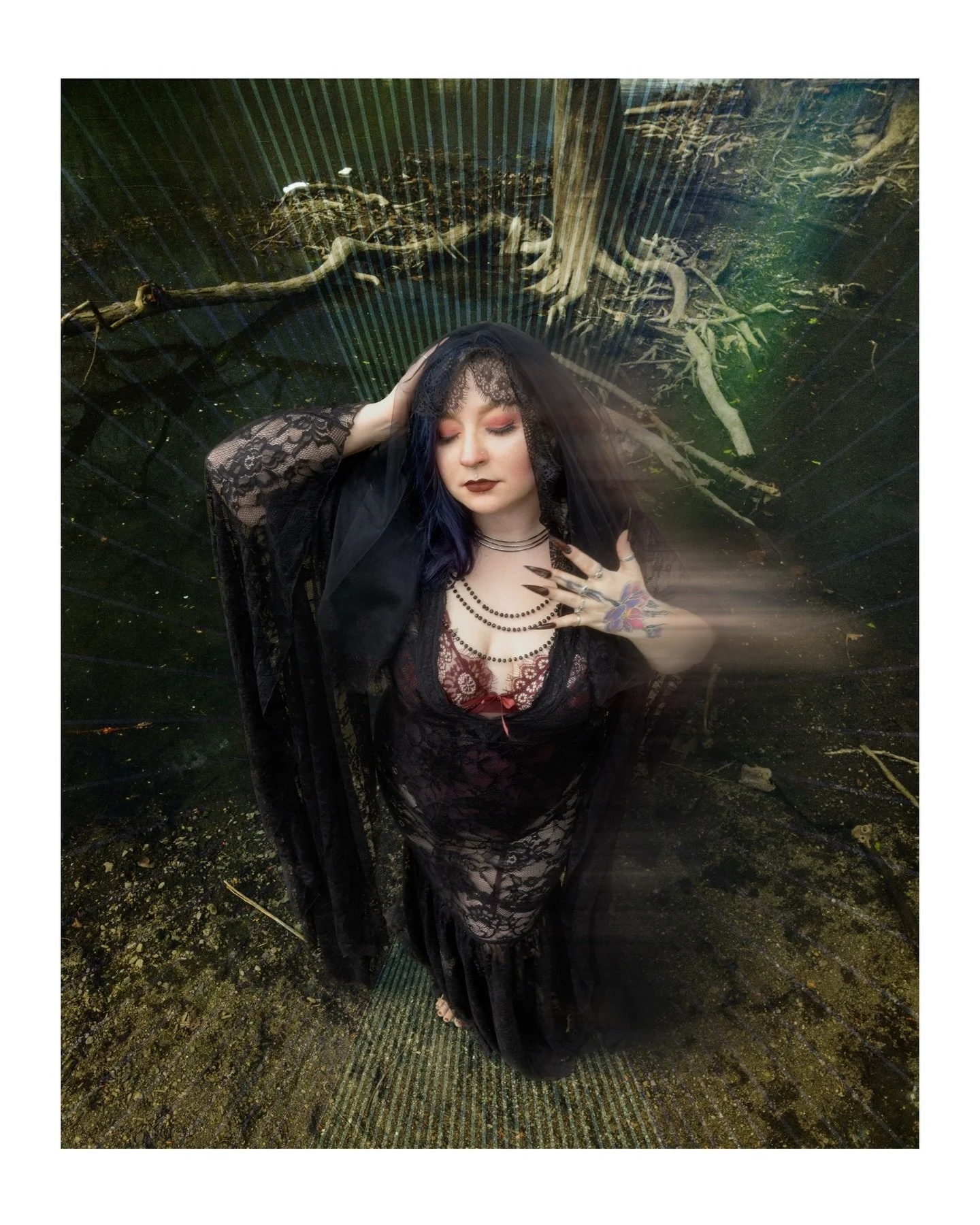 Throwback to one of may shoots with @trashleigh_666 

One of the best people I know.