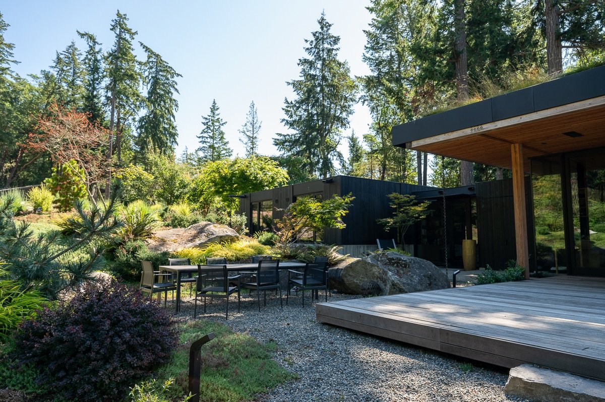 Green roof blends into low maintenance landscape-580.jpg