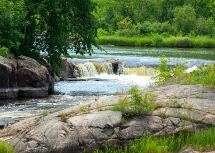 provincial_parks_whitemouth_falls_03.jpg