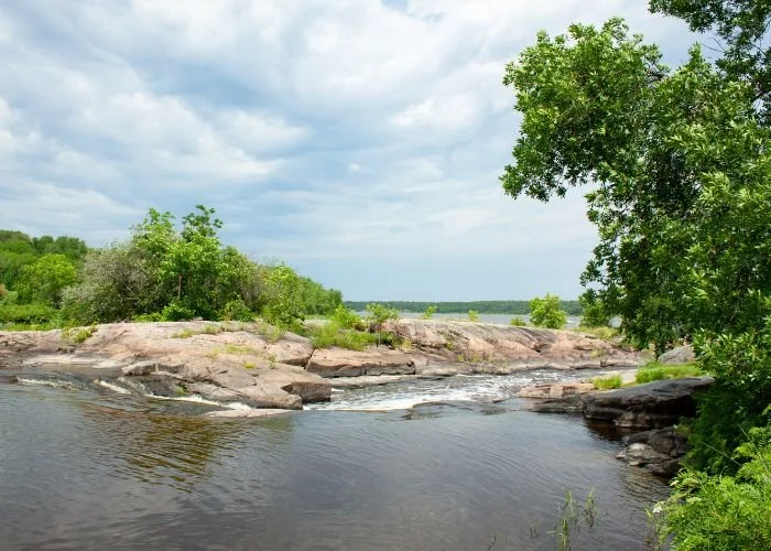 provincial_parks_whitemouth_falls_02.jpg