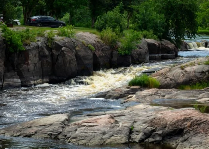 provincial_parks_whitemouth_falls_06.jpg