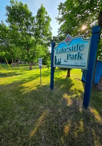lacdubonnet_lakeside_park_01.jpg