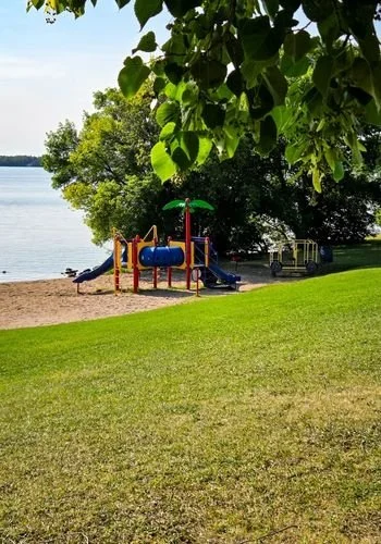 lacdubonnet_beach_02.jpg