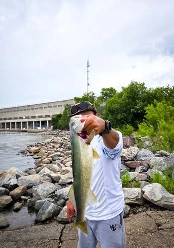 powerviewpinefalls_fishing_03.jpg