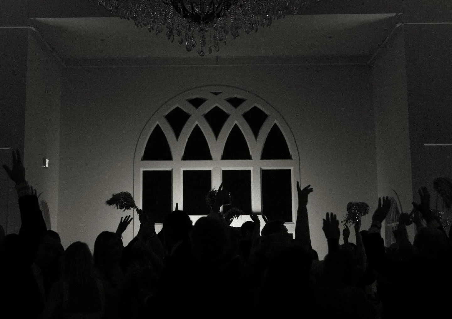 A full year of moments like this&hellip;✨🔥 Thanks for trusting us with your biggest nights! We can&rsquo;t wait to create more magic in 2026 🤩
-
Creative Team
Venue + Bar: @westwind_hills
Photography: @alyssareinephoto
Cinematography: @majorfilmsmi