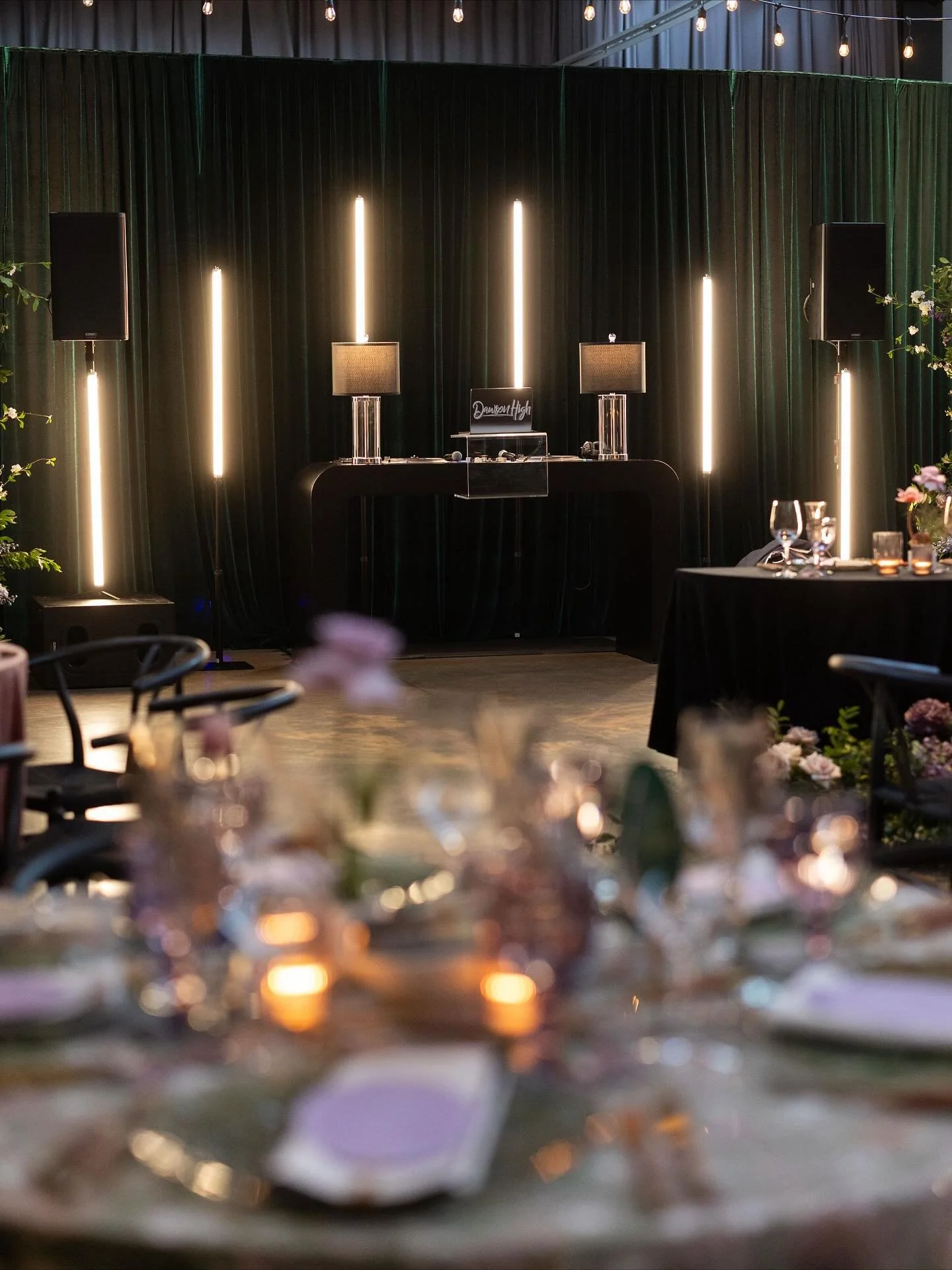 Booth vibes lately 😮&zwj;💨🎧

Collaborating partners ✨
 
📸 @taylorligonphotography @theyoungsphoto @dawson.high 
Venues: @pinehollowweddings @oliveandoak_events @unionstationstl @westwind_hills 
Florals: @bellifioristl @amfloraldesigns 
Planning: 