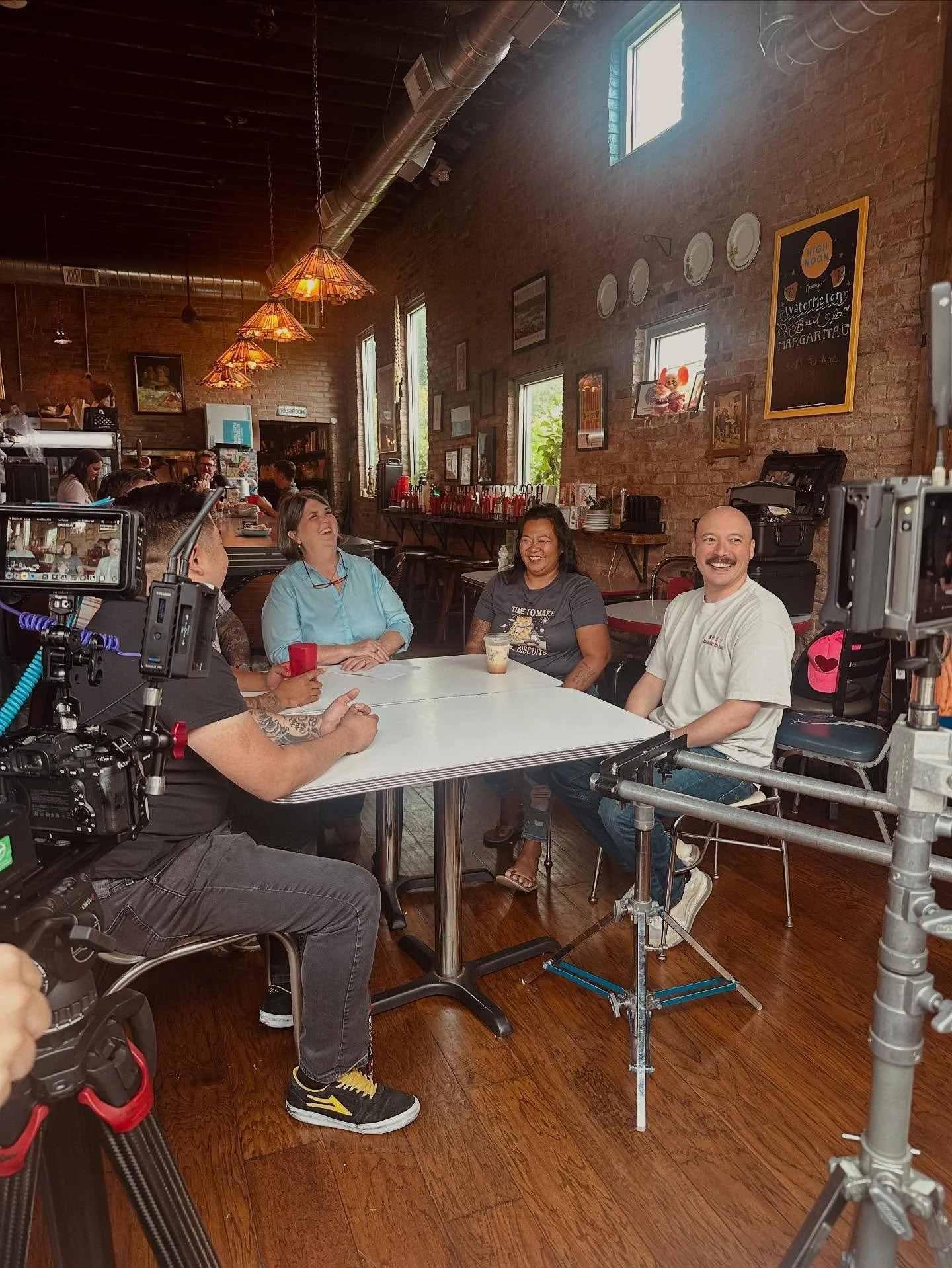 This summer heat has us craving some @toastystavern meat #FBF to our Toasty&rsquo;s shoot last summer with some incredible Louisville, KY chefs ‼️

#YouBelongHere#ToastysTavern#HollyHill 

@ouitamichel
@toastystavern
@hollyhill