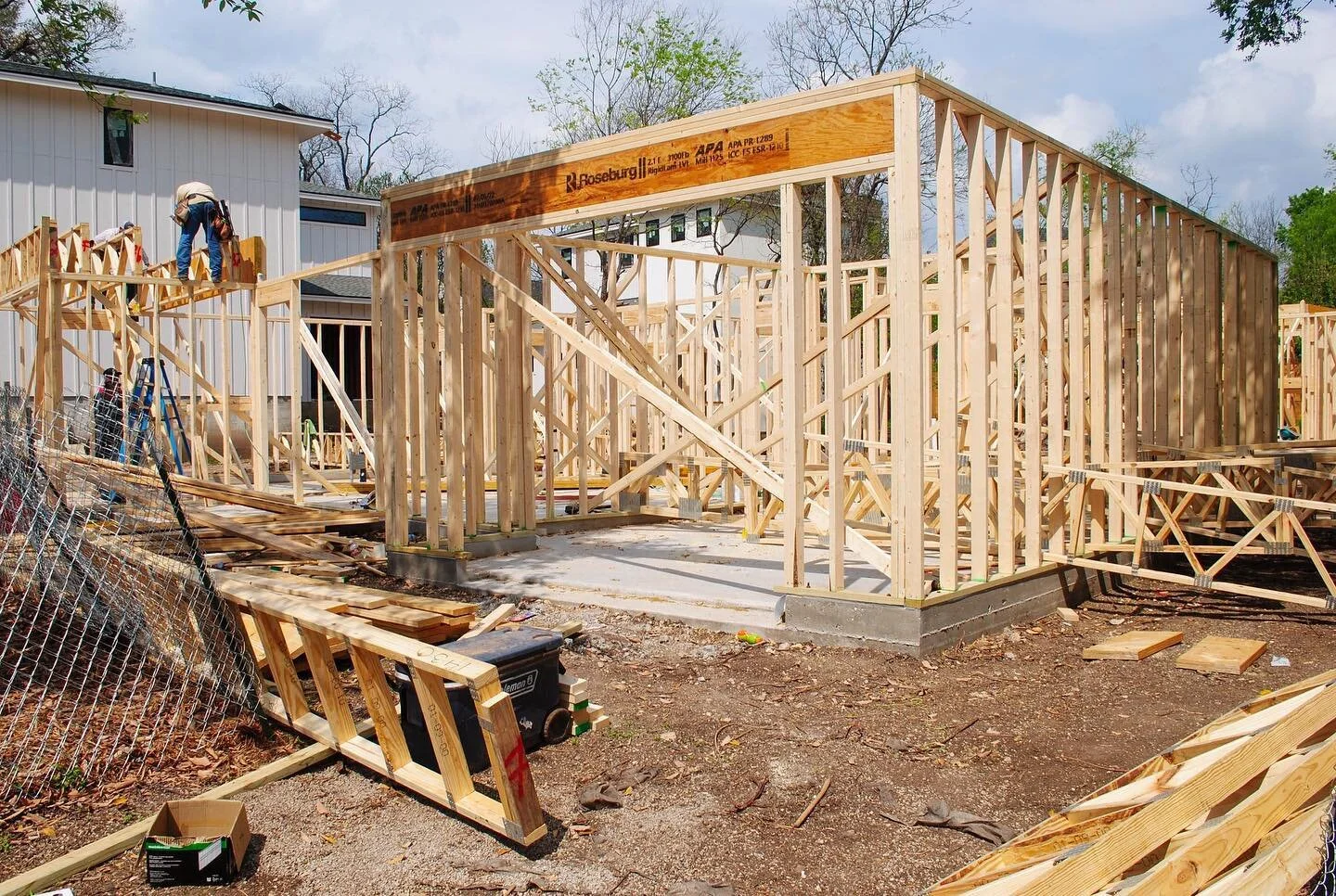 Very exciting to see one of our residential projects take shape! What began as an idea turned to lines on paper, and now, at this stage, wooden lines in space. ✏️ 📐 🏠 
.
.
.
#architecture #austinarchitecture #austindesignfirm #newbuild #austinarchi