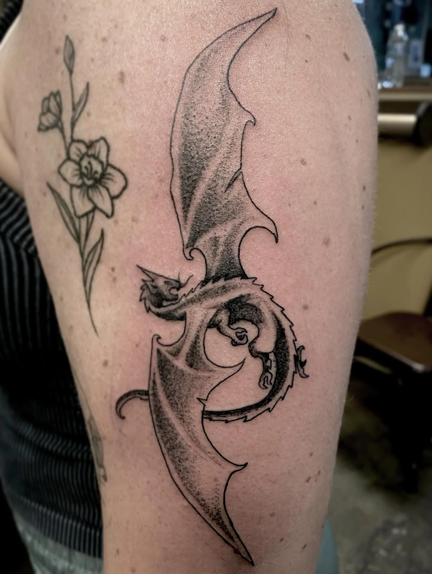 Little dragon for my homie Rebecca. Thanks for driving down for this, it was great to see you again! π°
For tattoos, just hit me up however you want. I’ve got some designs to pick from on my website, and if you don’t see something there,