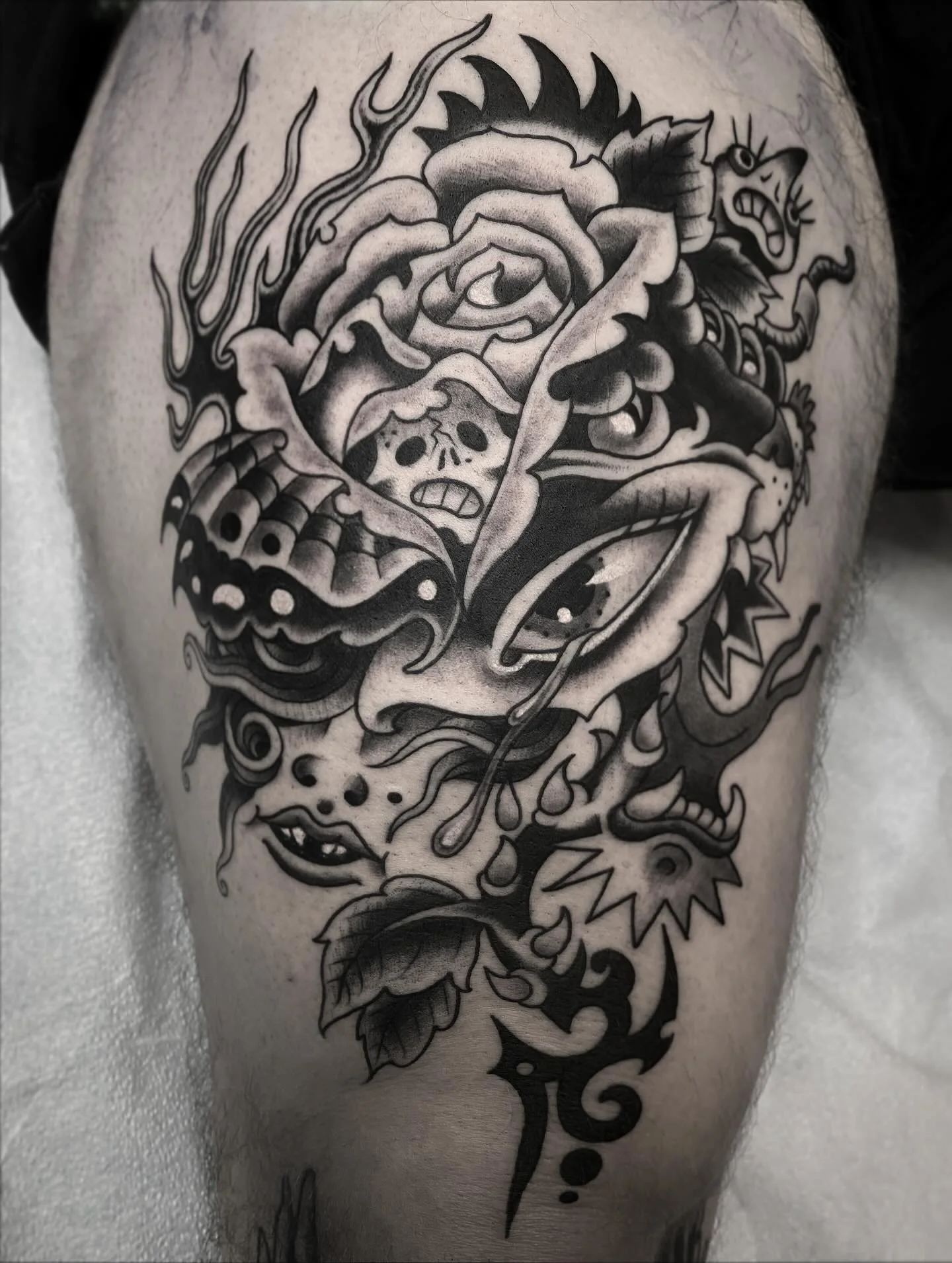 This is sort of like the everything bagel of tats. Thank you for purchasing this bowl of tattoo soup, Reed. Your patronage pleases the snake god. 🥯 🐍 🥣
Made visiting @breakthroughtattoo_charleston where we talk shit and hoover schneef.
To book ba