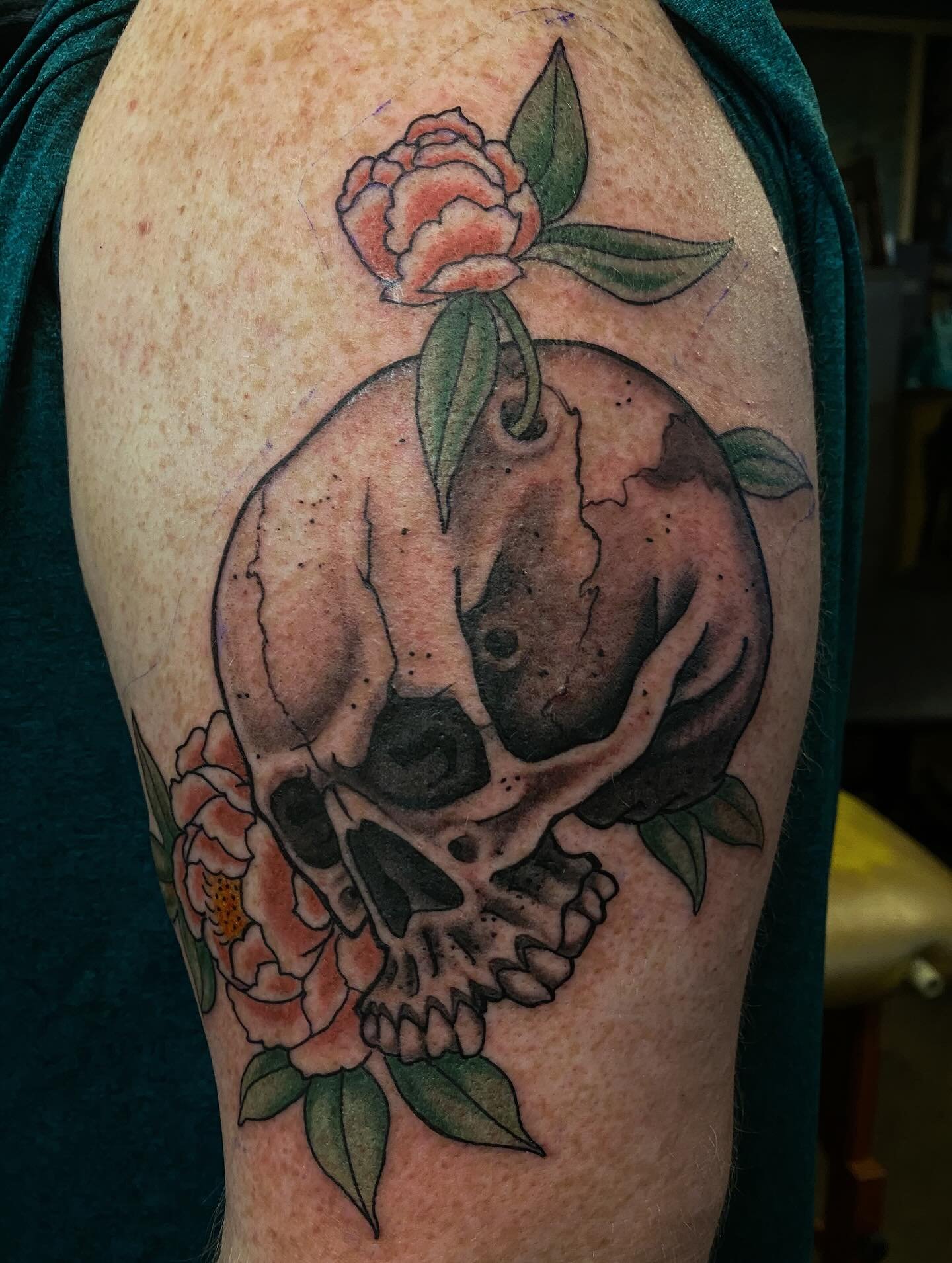 The things I would do for a cheesy bean and rice burrito (add potatoes) 3 fire sauces and a medium starry soda sometimes broach the territory of full on war crimes.
Thanks for getting tattooed Johnny!

@sickleandmoontattoo is where m&aacute;s lives