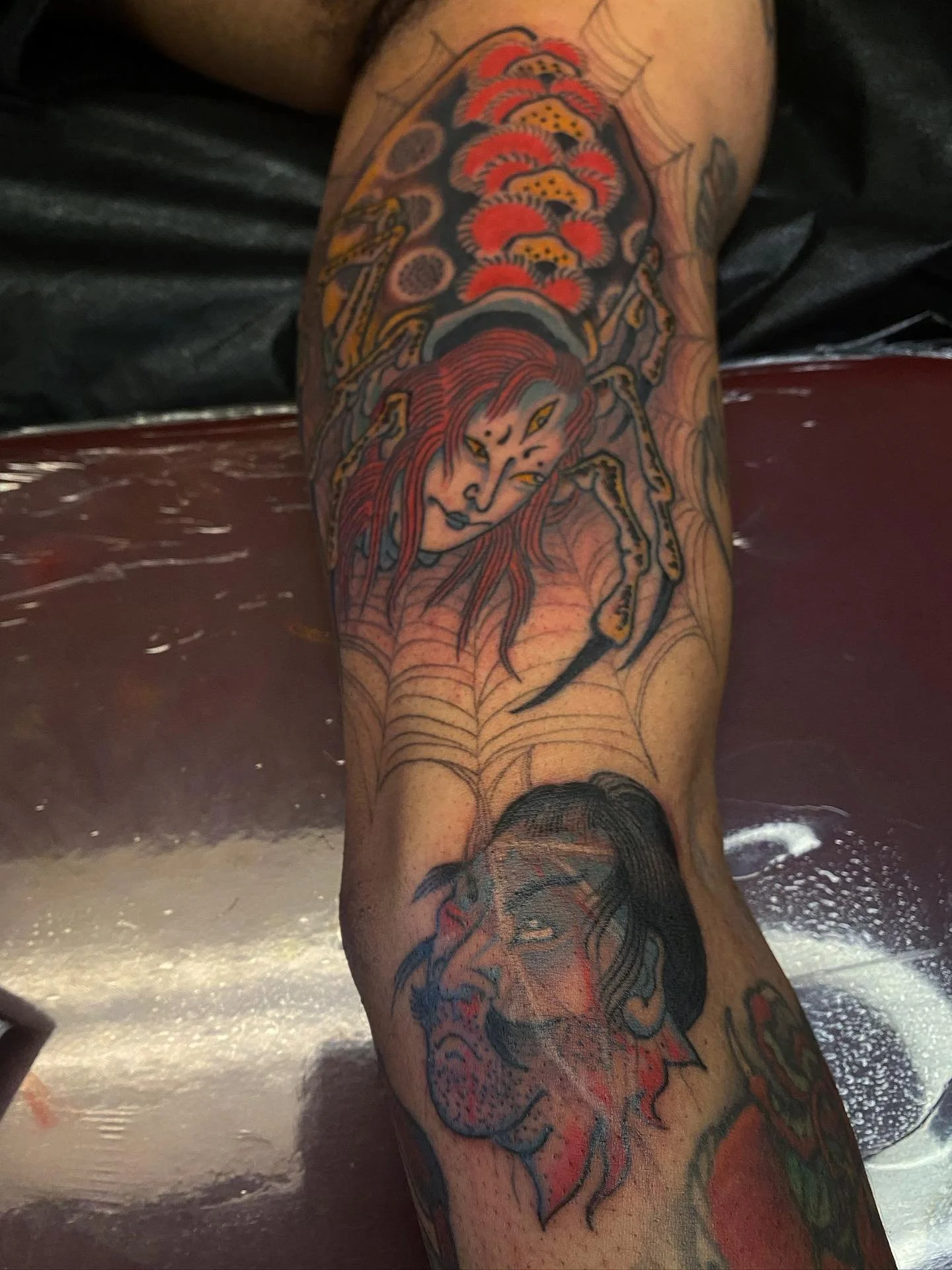 It&rsquo;s dinnertime. Thanks Mike for hanging out and always getting fun stuff! This is my interpretation of Jorōgumo. Apologies for the poor photos, I was fighting the glare on this one.

Come to @sickleandmoontattoo where visual delicacies are mad