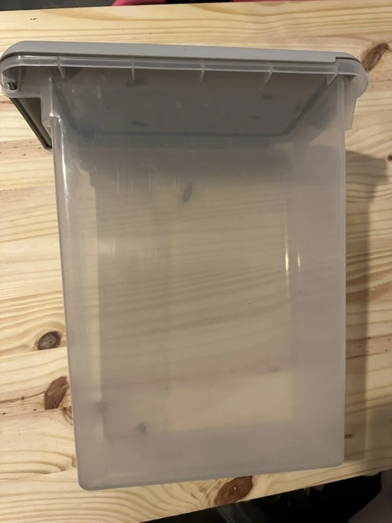 Pet food container