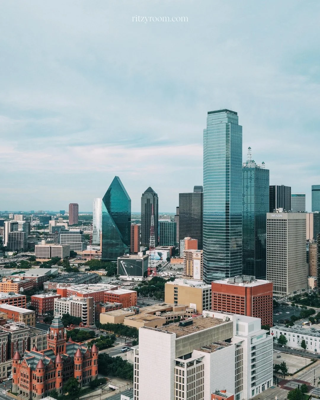 Stay where Dallas lives. Our furnished properties are planted in vibrant neighborhoods like Lakewood, Deep Ellum & Old East Dallas. #DallasLiving
www.ritzyroom.com
#CorporateHousing #FeelAtHome #ExtendedStay #SantaFeTrail #CozyRetreat #VacationR