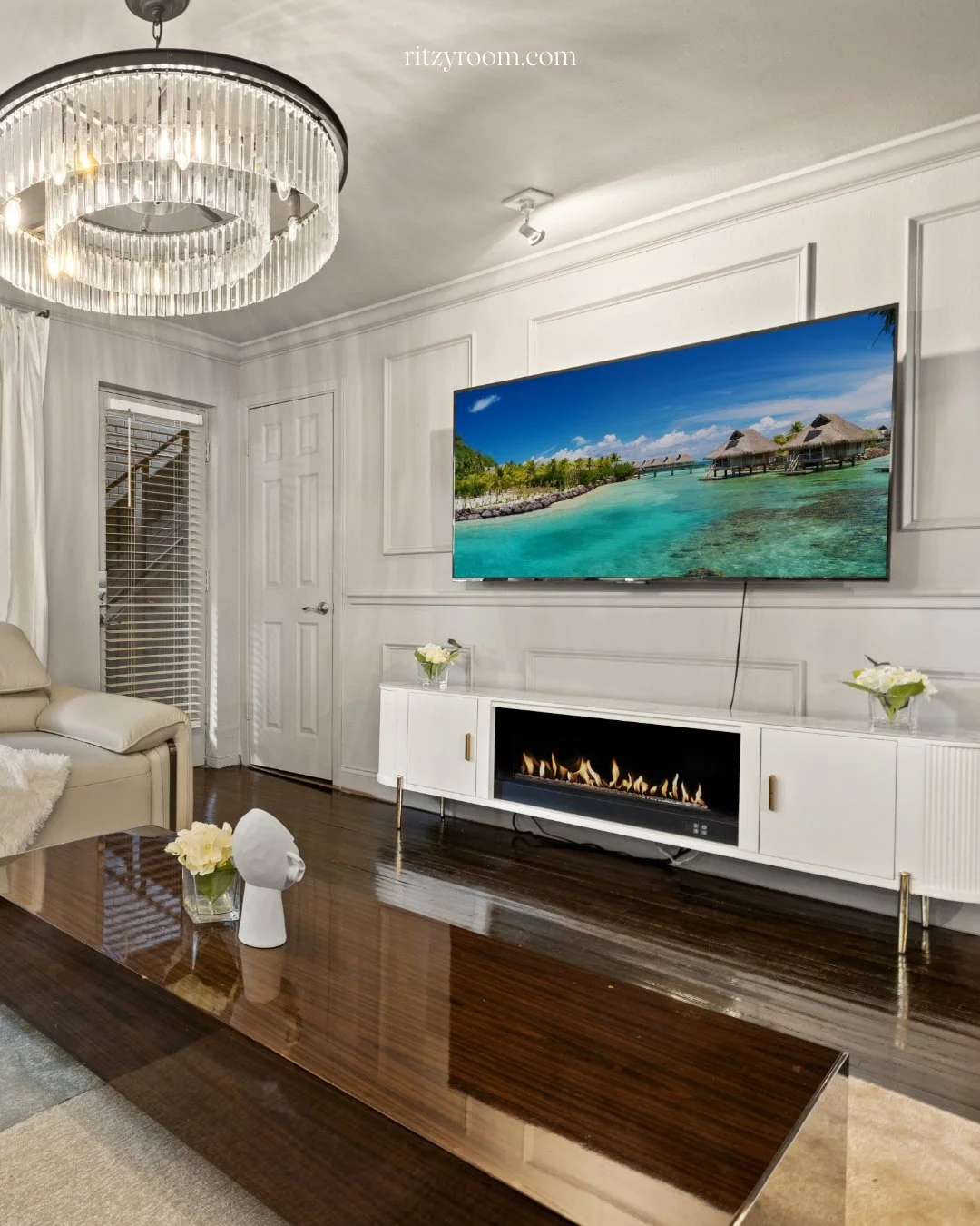 Travel nurses and medical professionals, we&rsquo;ve got the perfect cure for housing headaches. 🏥 Our short-term rentals near hospitals combine homey comfort with quick commutes and month-to-month terms. Rest easy between shifts in a fully equipped