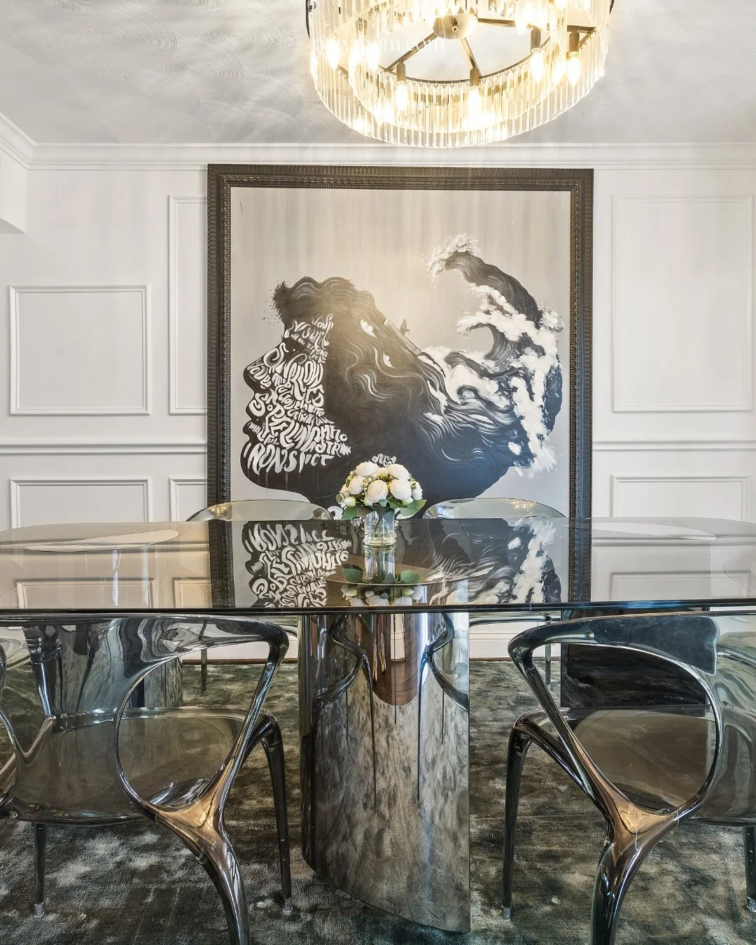 Step inside your Ritzy Room and feel an immediate sense of comfort. Each furnished apartment boasts beautifully decorated interiors with high-end furnishings and modern d&eacute;cor. We&rsquo;ve curated every piece, from chic sofas to art on the wall