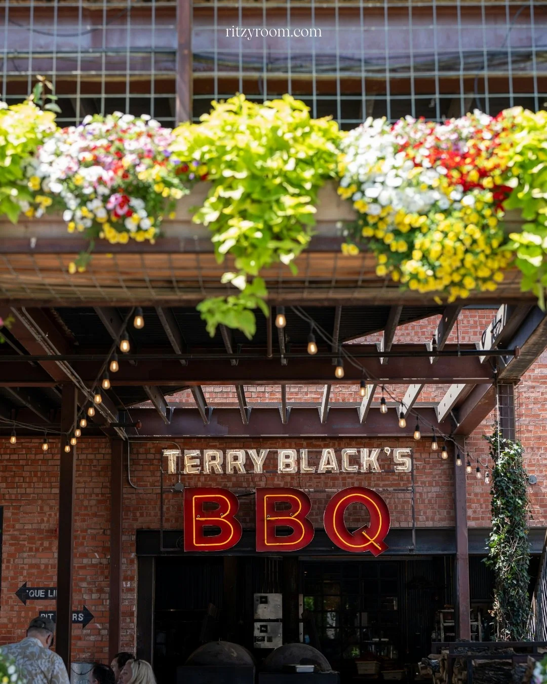 One big perk of our locations &ndash; you&rsquo;re never far from the essentials. Our Dallas properties are walking distance to grocery stores, charming coffee shops, and a variety of eateries. Fancy a latte? There&rsquo;s a Starbucks nearby. Need gr