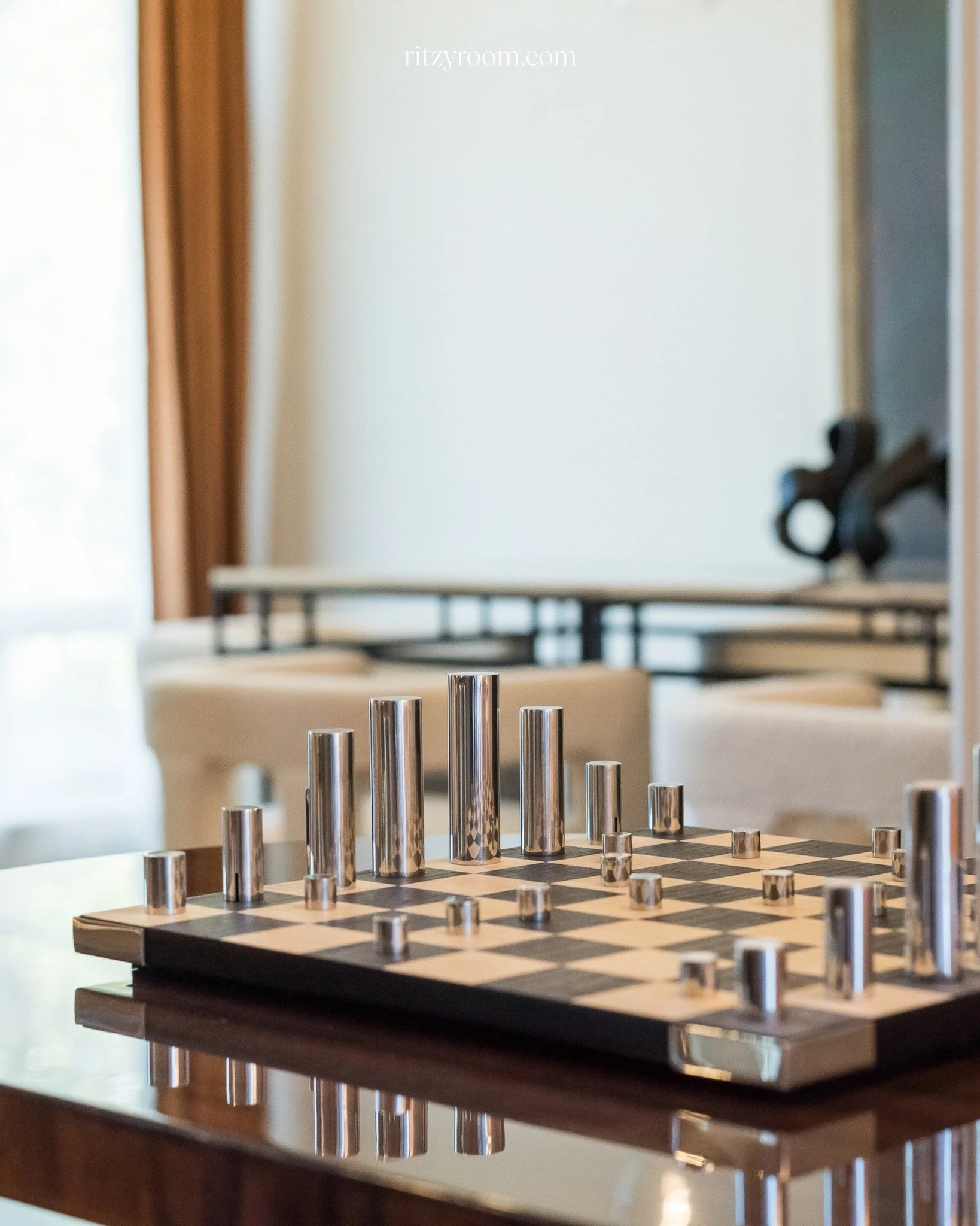 Work remotely without compromise. Guests enjoy exclusive access to coworking spaces where every day feels like a blend of effortless focus + elevated living &mdash; office rooms, meeting spaces, chic d&eacute;cor, coffee in the AM, and cocktails by t