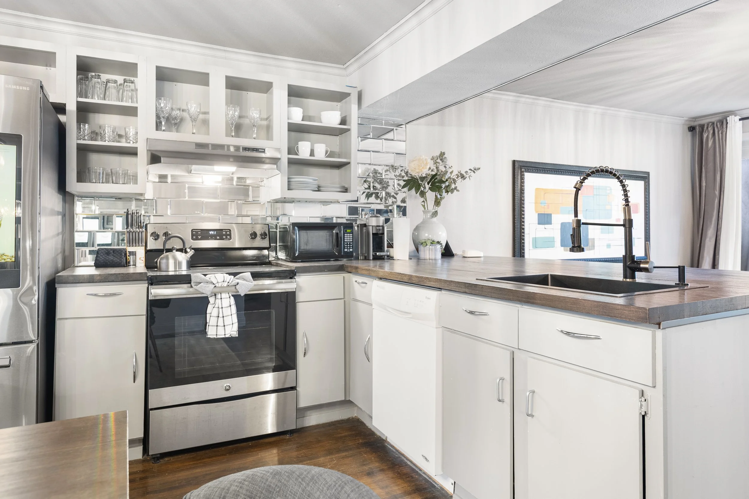 Furnished Luxury & Cost-Effective Rentals - Dallas, TX — Ritzy Room