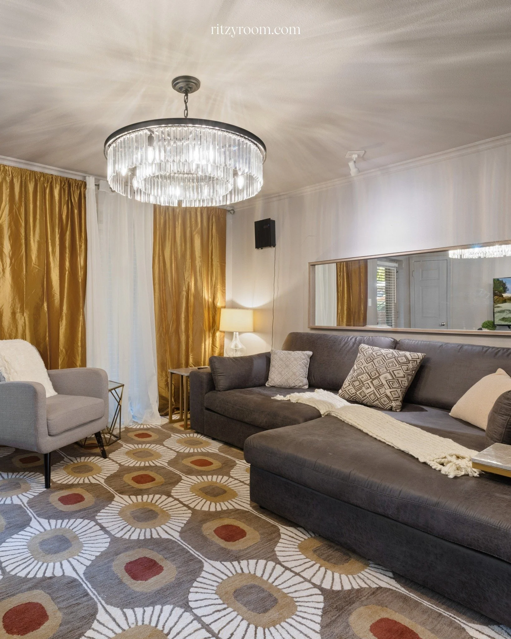 Staying longer than a weekend? Our &ldquo;month-to-month&rdquo; rooms become your Dallas residence. Save up to 60% off 30+ day stays &ndash; ideal if you&rsquo;re on assignment. Think quiet mornings at the kitchen table and sunset runs around White R