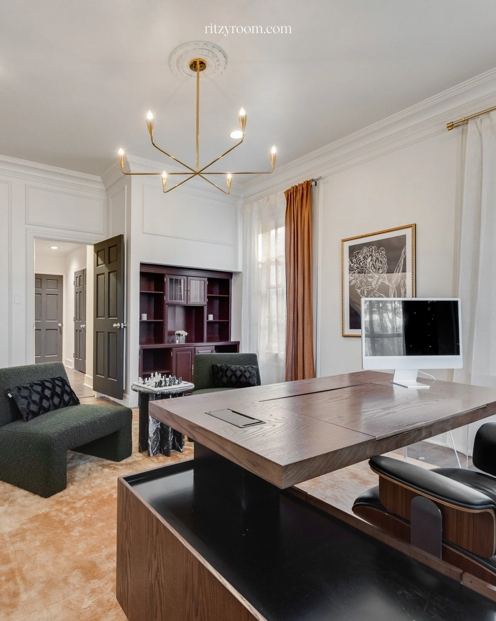 A workspace designed for travelers. Ritzy Room guests can step into our private co-working lounge featuring shared work areas, meeting room access, fast Wi-Fi, and a relaxed coffee bar vibe&mdash;then wind down by the fireplace after the workday.

#R