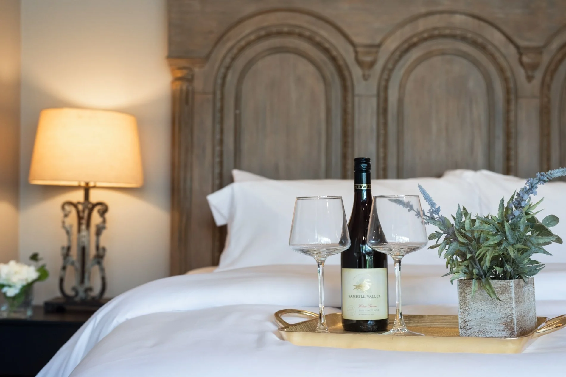 Night shift or early flights? Blackout drapes + sleep-focused bedrooms help you recover between workdays. 😴 #extendedstay #worktrip 

www.ritzyroom.com

#CorporateHousing #FeelAtHome #ExtendedStay #SantaFeTrail #CozyRetreat #VacationRental #Vacation