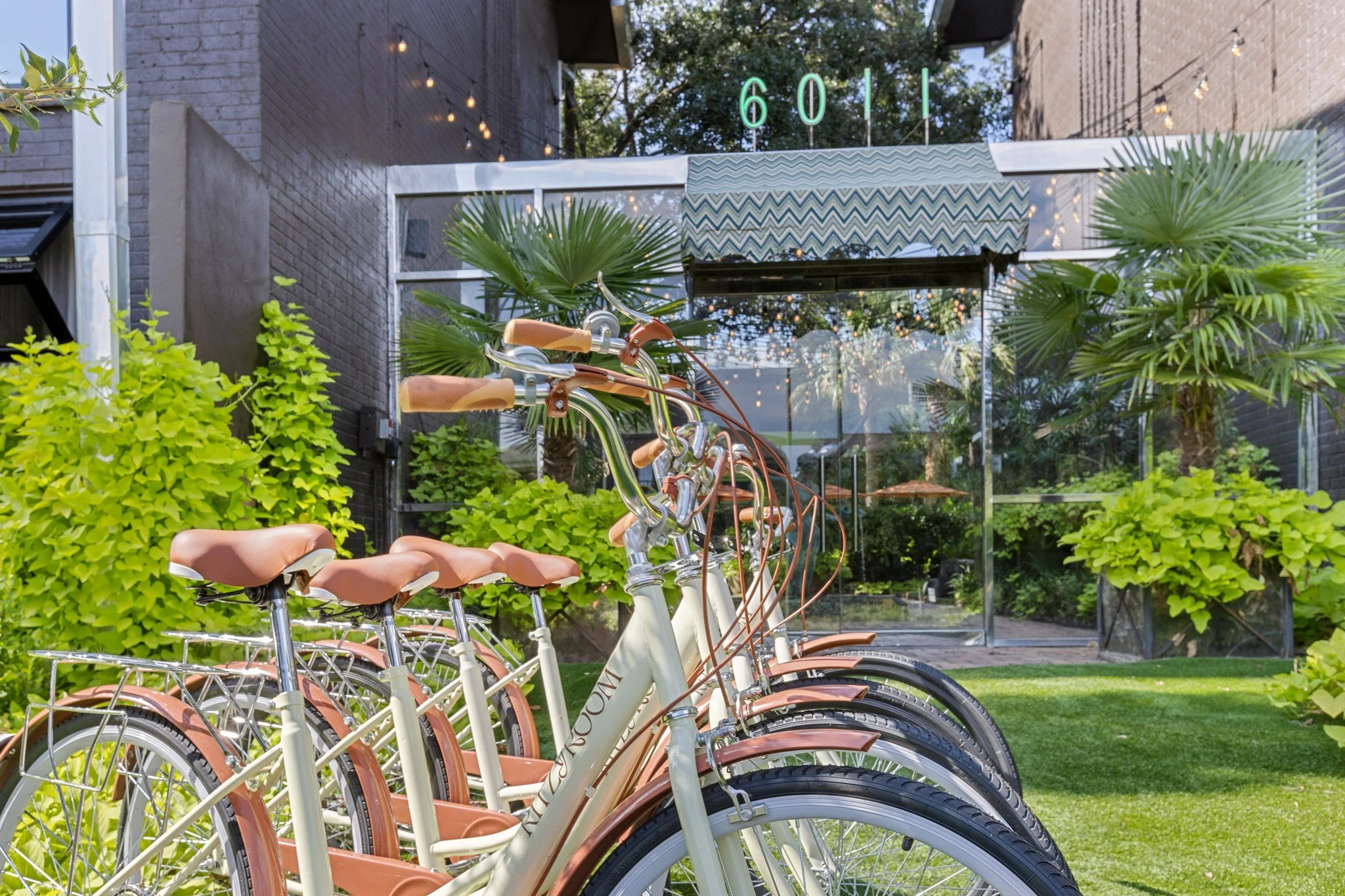 Explore Dallas in style. Ritzy Room bikes for all guests. Inquire with our office for details.

www.ritzyroom.com

#CorporateHousing #FeelAtHome #ExtendedStay #SantaFeTrail #CozyRetreat #VacationRental #VacationRentalresidence #VacationRentalhome #ki