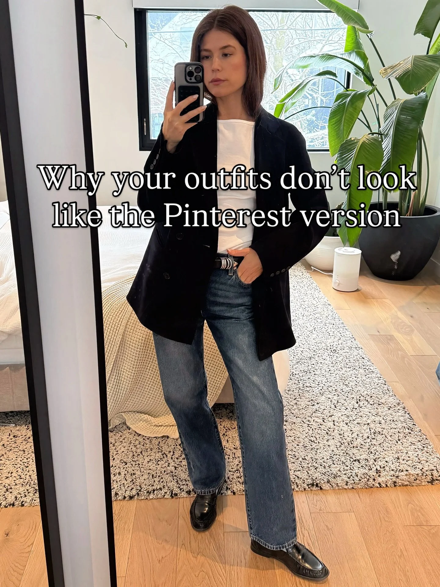 Pinterest outfits usually look effortless, but there&rsquo;s almost always intention behind them.
Small details like proportion, layering, and quality basics can completely change how a simple outfit looks.
You don&rsquo;t need more clothes &mdash; j