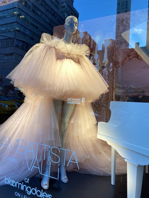 IMG_3669Hi+fashion+Bloomingdales+window+display+NYC.jpg
